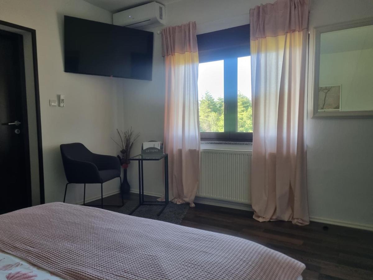 4 Seasons Guest House Rakovica Exterior foto